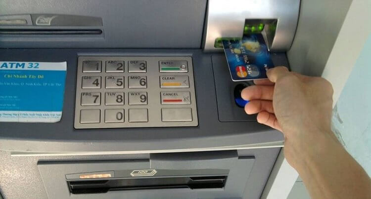 Có nên rút tiền mặt từ thẻ tín dụng