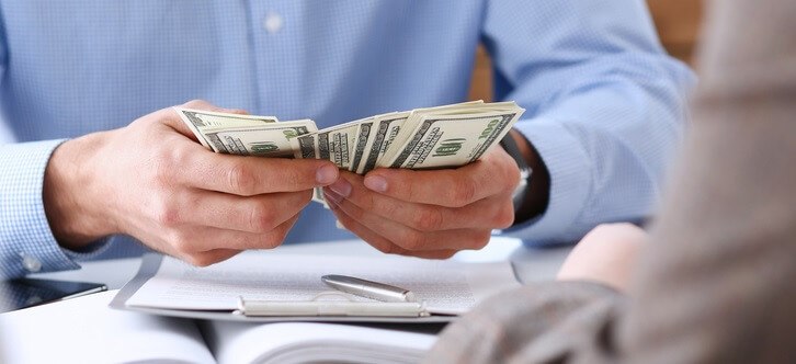 cach rut tien tu the tin dung Phí dịch vụ thấp là ưu điểm hàng đầu khi rút tiền qua POS