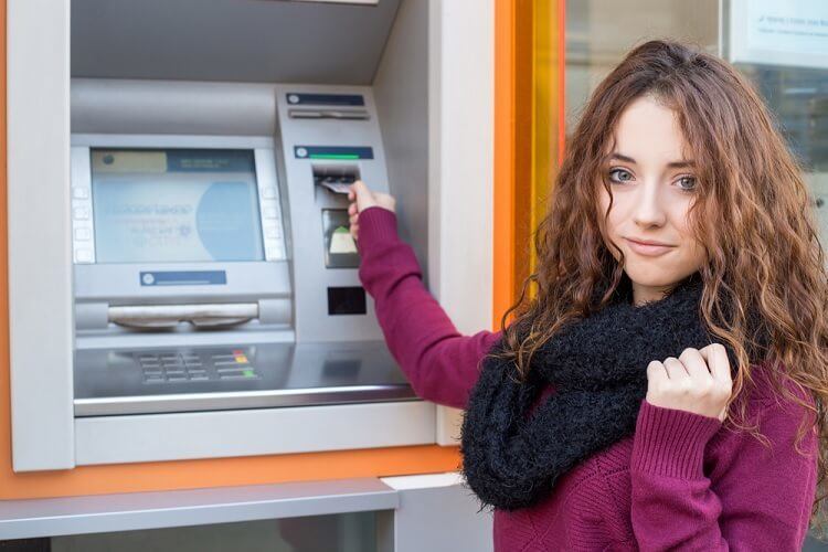 tai khoan ngan hang de rut tien Mỗi thẻ ATM luôn gắn với một tài khoản ngân hàng